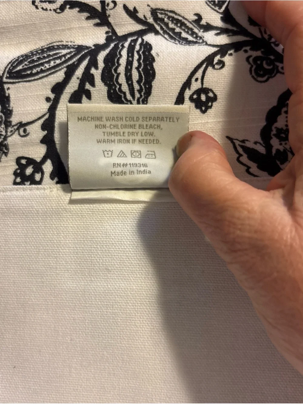 Southern Living Elegant White/Black Toile Table Runner
